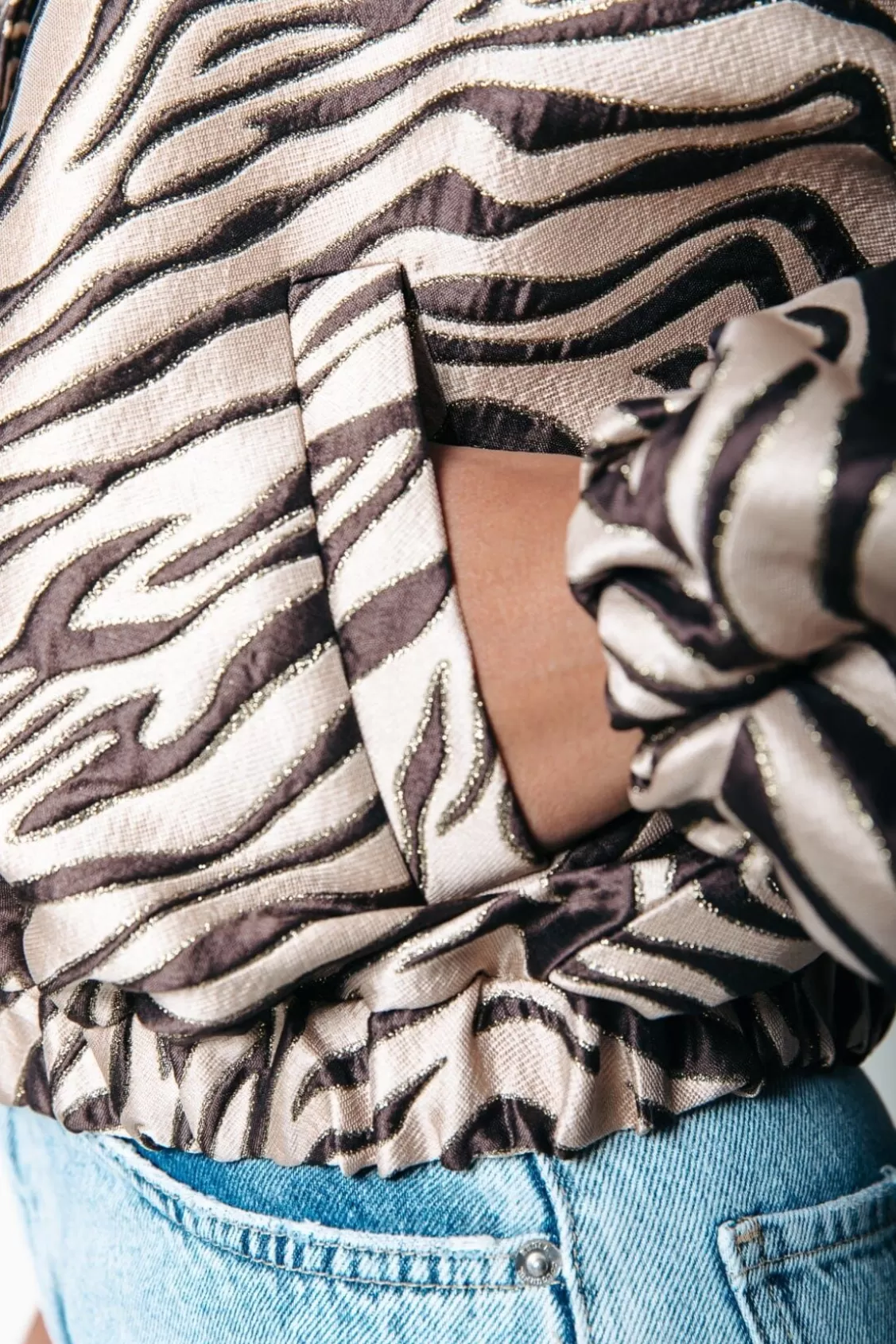 bente_zebra_jacquard_bomber_jacketmulticolor_3-1.webp Bente Zebra Jacquard Bomber Jacket | Multicolor | Colourful Rebel Best